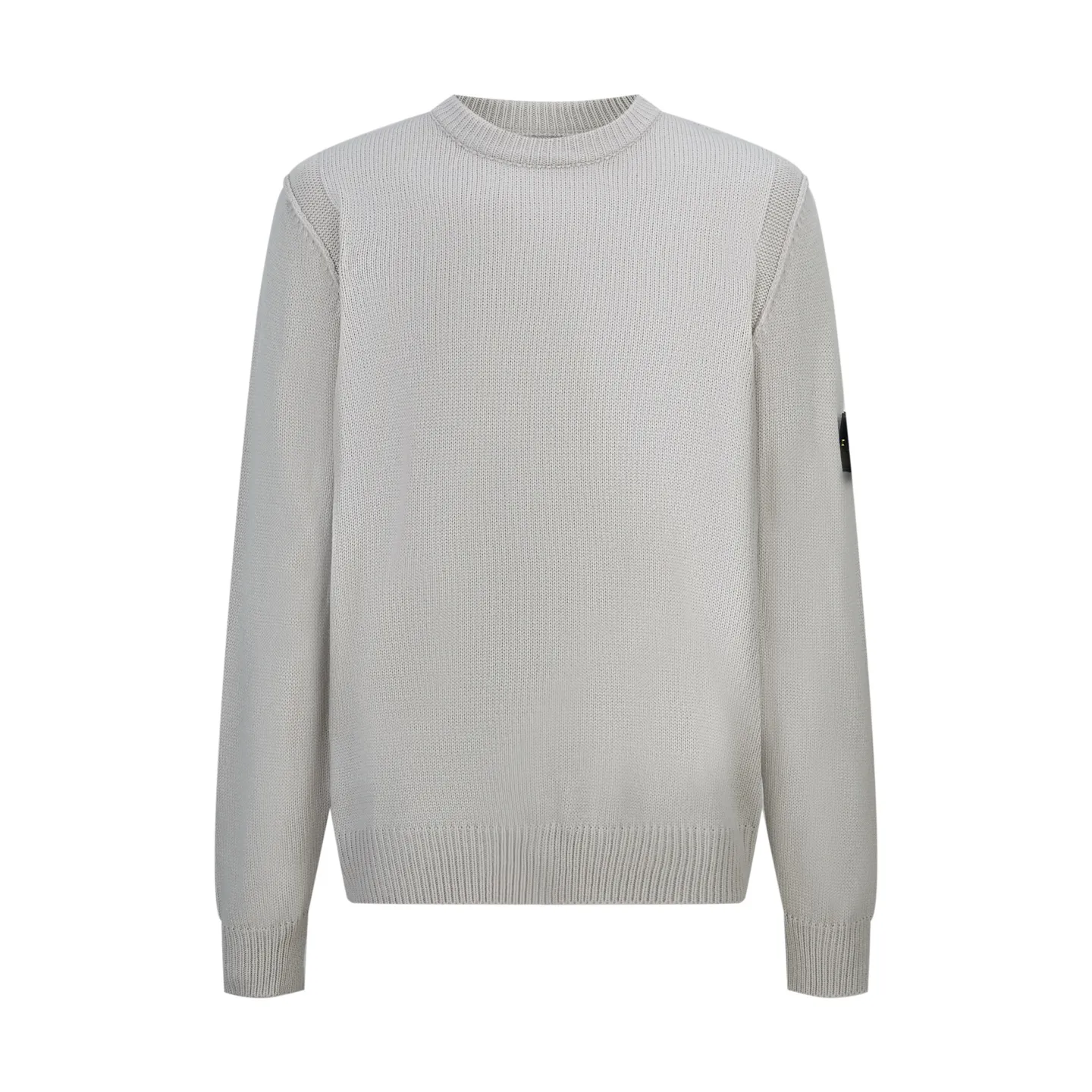 P400 Stone Island compass crew neck sweater (grey). The original version was purchased and developed for 3,690 yuan. The fabric is made of 30% wool, 50% cotton, and 20% spandex. The arm embroidery logo is made of double-layer soft leather, with embroidery logo technology on the surface and embellishment with the brand logo. Comes with laser engraved metal buttons. Garment washing-fixing color-fixing pattern-removing wool impurities. This style is woven with a 7-needle imported machine, with knitted threads on the neck and hem, and embroidered logos on the arms to present the brand vision. Size:S-M-L-XL